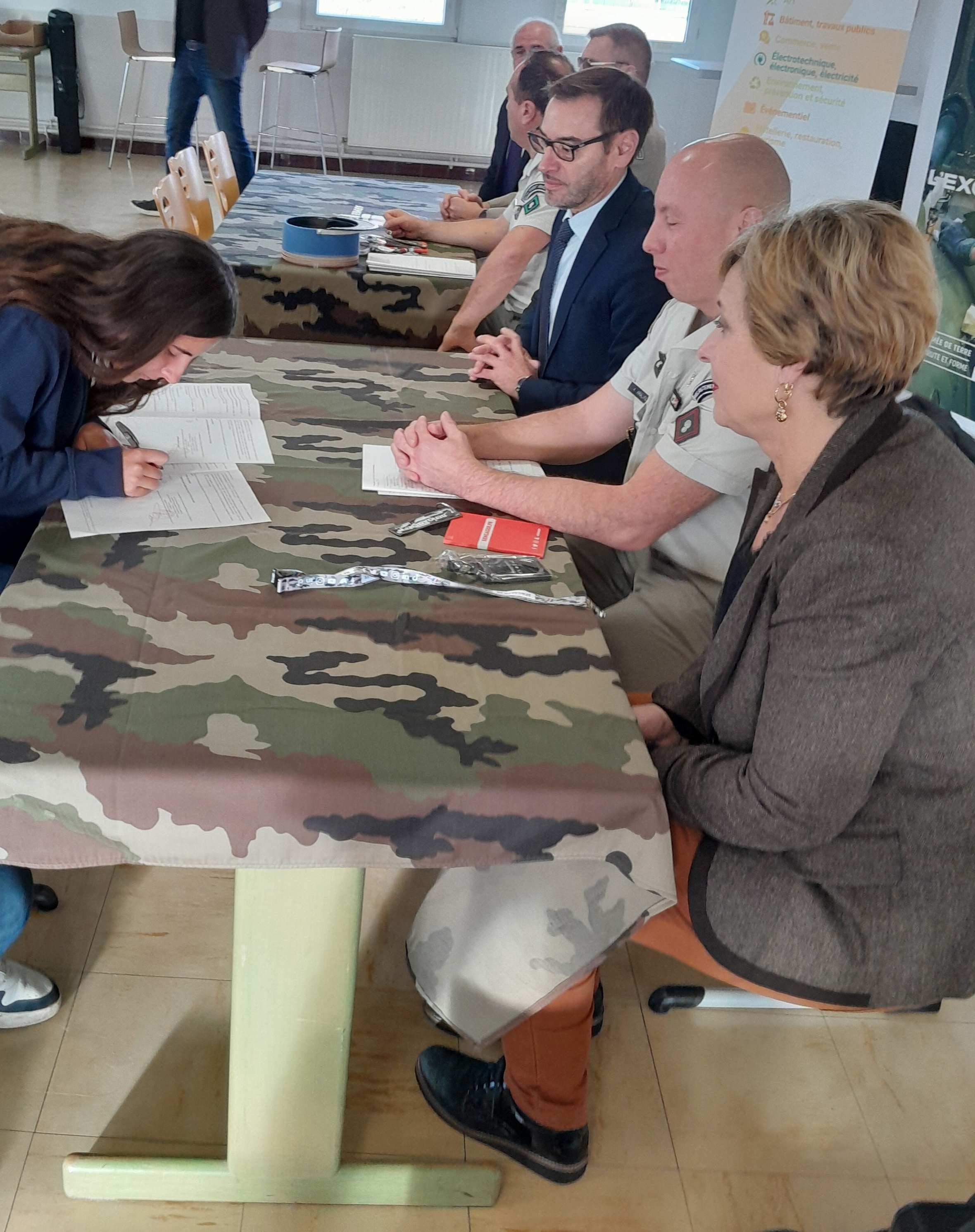 Signature contrat engagement 