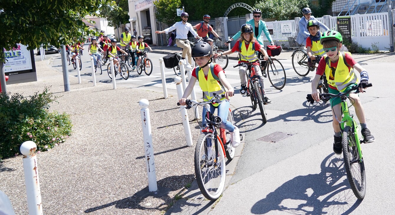 Elèves à vélo