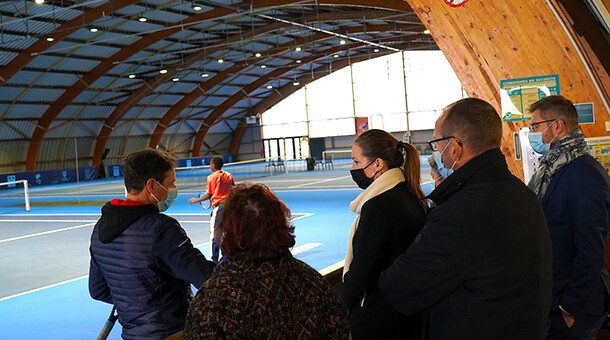 Benedicte Robert observe entrainement  tennis 