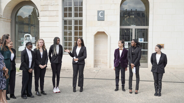 Enfants qui visitent