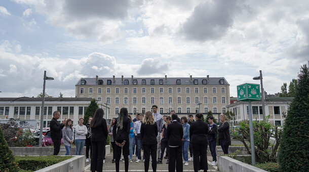 Enfants qui visitent