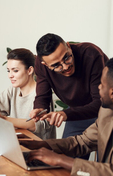 Adultes en collaboration