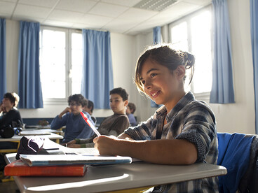 Elève travaillant en classe